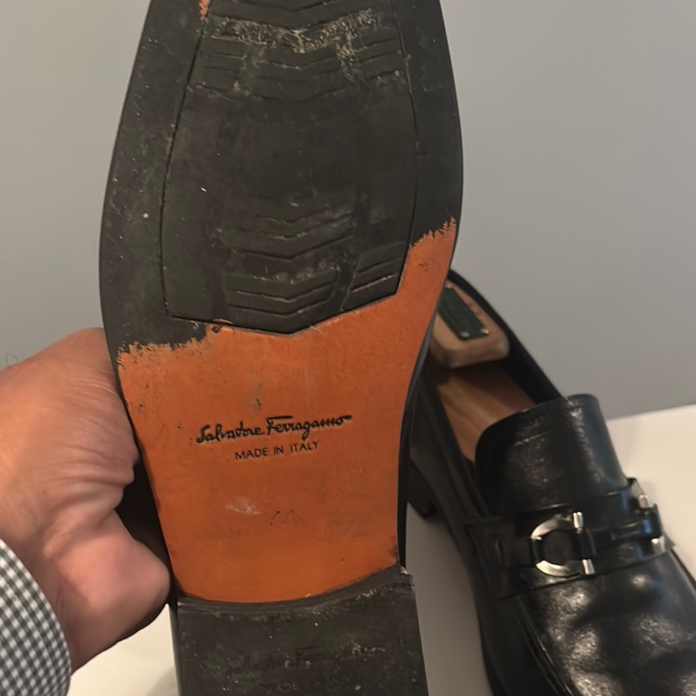 Salvatore Ferragamo Men's Black Leather Loafers - Picture 6 of 8